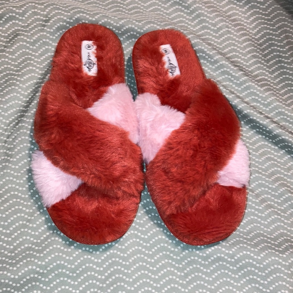 Size 10 fuzzy slippers